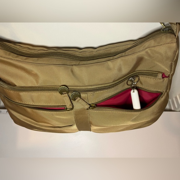 TravelOn,Shoulder bag,Tan,Adjustable strap. New no tags - Picture 8 of 13